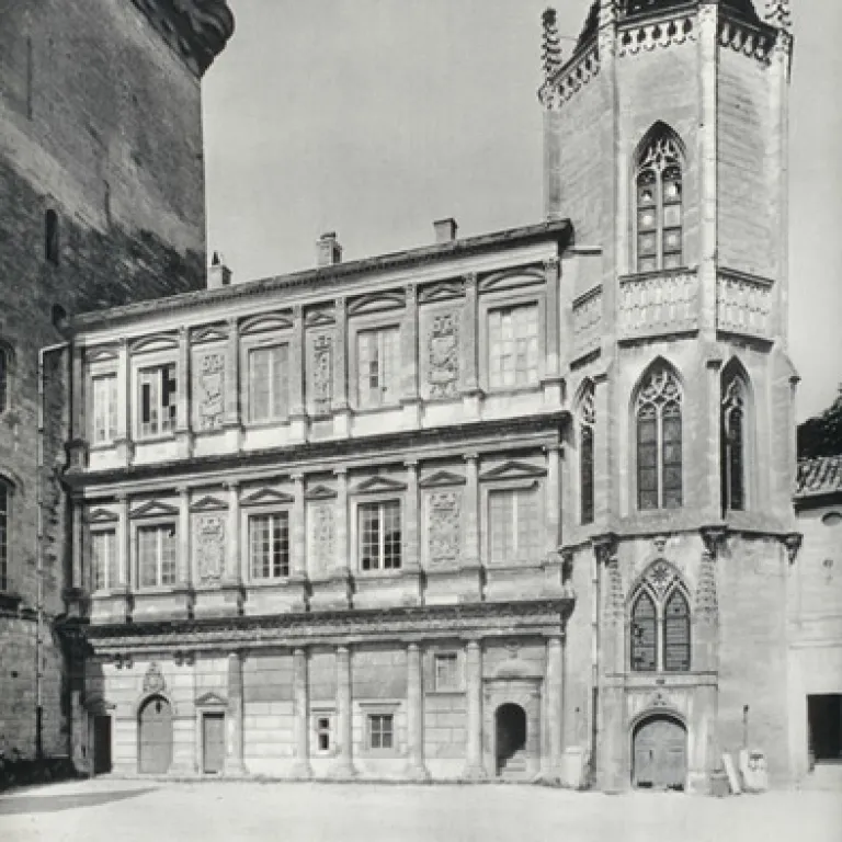 La façade du duché d'Uzès en 1951